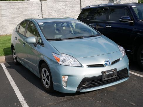 Used 2014 Toyota Prius Four FWD image 2
