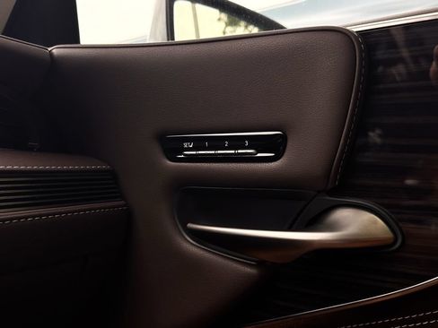 Used 2020 Lexus LS 500 w/ Accessory Package (Z2) RWD image 23