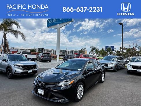 Used 2019 Toyota Camry LE FWD image 1