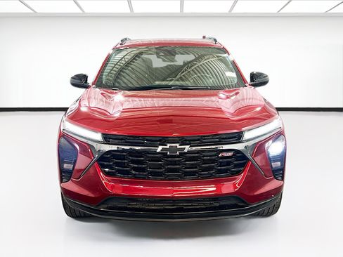 Used 2025 Chevrolet Trax RS FWD image 2