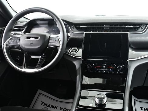 Used 2023 Jeep Grand Cherokee Altitude AWD/4WD image 8