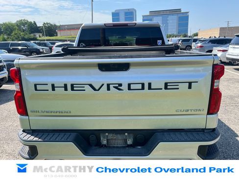 Used 2019 Chevrolet Silverado 1500 Custom w/ Custom Value Package AWD/4WD image 4