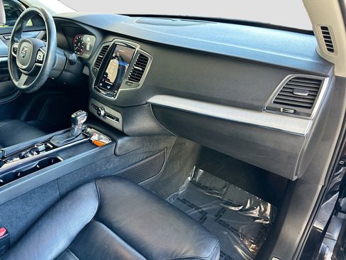 Used 2021 Volvo XC90 T5 Momentum image 29