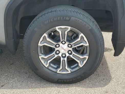 Used 2023 GMC Sierra 1500 SLT w/ SLT Convenience Package image 32