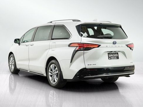 Used 2025 Toyota Sienna Limited AWD/4WD image 3