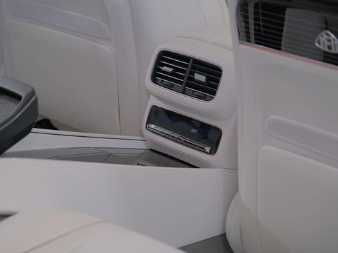 Used 2022 Mercedes-Benz Maybach GLS 600 4MATIC image 40