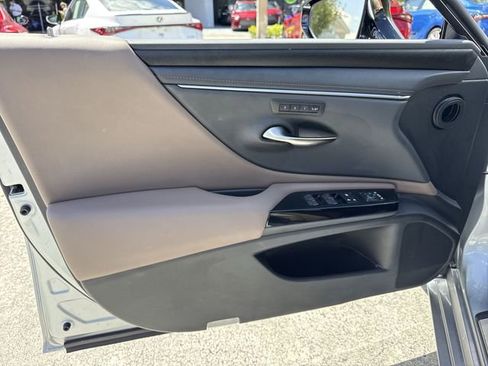 Used 2025 Lexus ES 350 w/ Premium Package FWD image 13