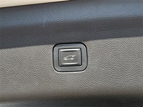 Used 2018 Buick Enclave Essence image 8