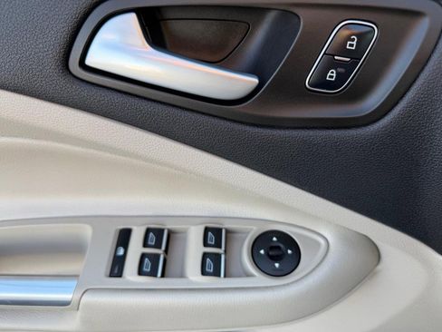 Used 2017 Ford C-MAX SE w/ Interior Protection Package image 32