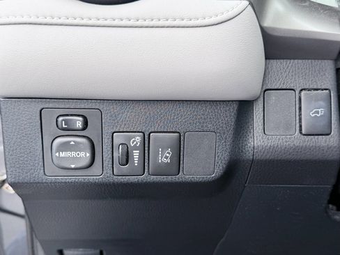 Used 2017 Toyota RAV4 XLE FWD image 9