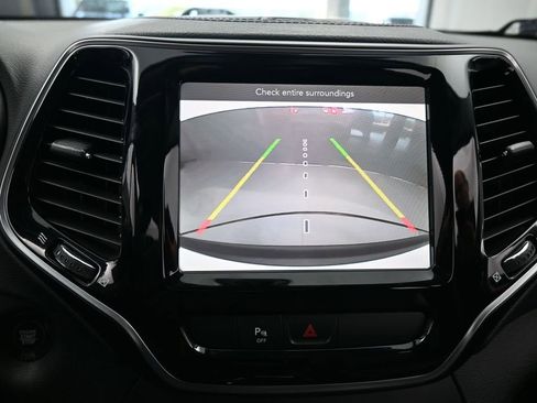 Used 2019 Jeep Cherokee Limited image 20