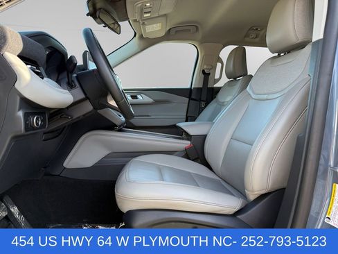 Certified 2025 Ford Explorer Active w/ Active Comfort Package AWD/4WD image 9