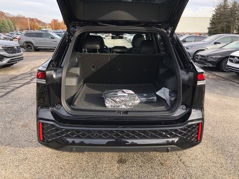 New 2026 Volkswagen Tiguan SE R-Line AWD/4WD image 36