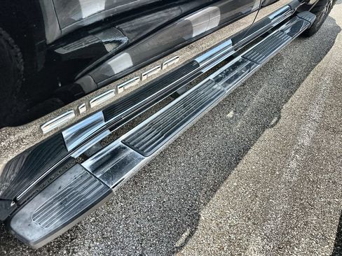Used 2019 GMC Sierra 1500 SLT AWD/4WD image 12