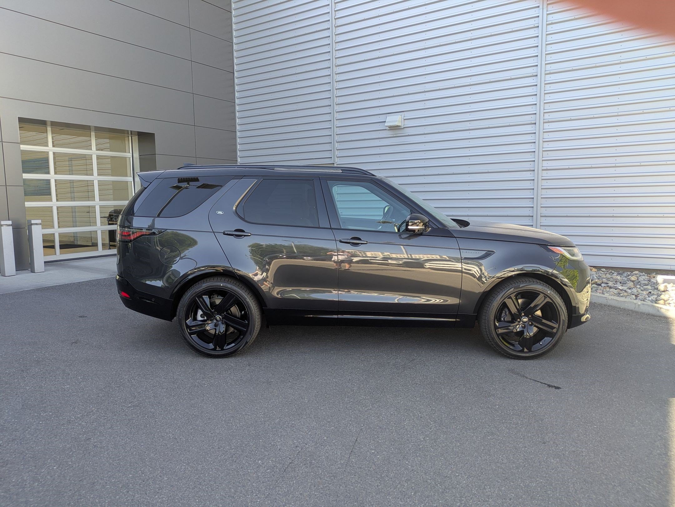 New 2026 Land Rover Discovery Limited Edition AWD/4WD image 4