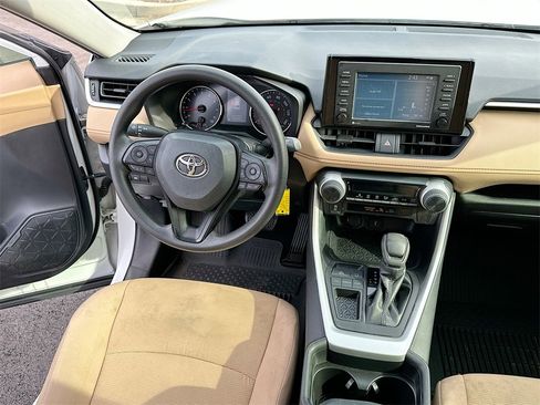 Used 2021 Toyota RAV4 LE image 19