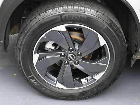 Used 2024 Nissan Rogue SV AWD/4WD image 5