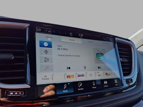 New 2026 Chrysler Pacifica Select image 5