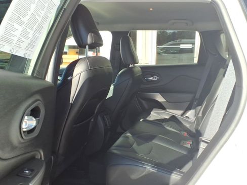 Used 2021 Jeep Cherokee Latitude Lux w/ Mopar Interior Package AWD/4WD image 10