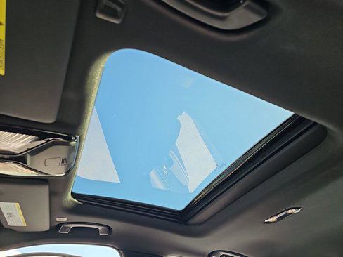 Used 2025 BMW 330i Sedan w/ M Sport Package image 30