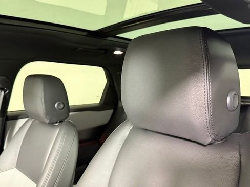 New 2026 Land Rover Range Rover Velar Dynamic SE image 11