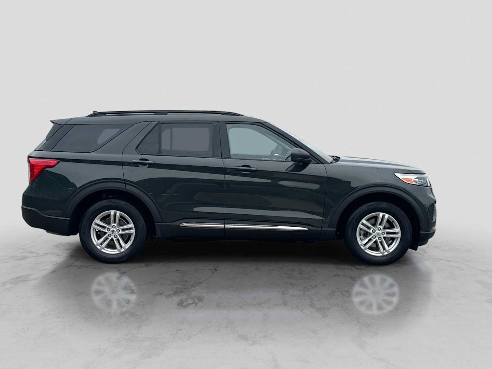 Used 2023 Ford Explorer XLT w/ Equipment Group 202A AWD/4WD image 7