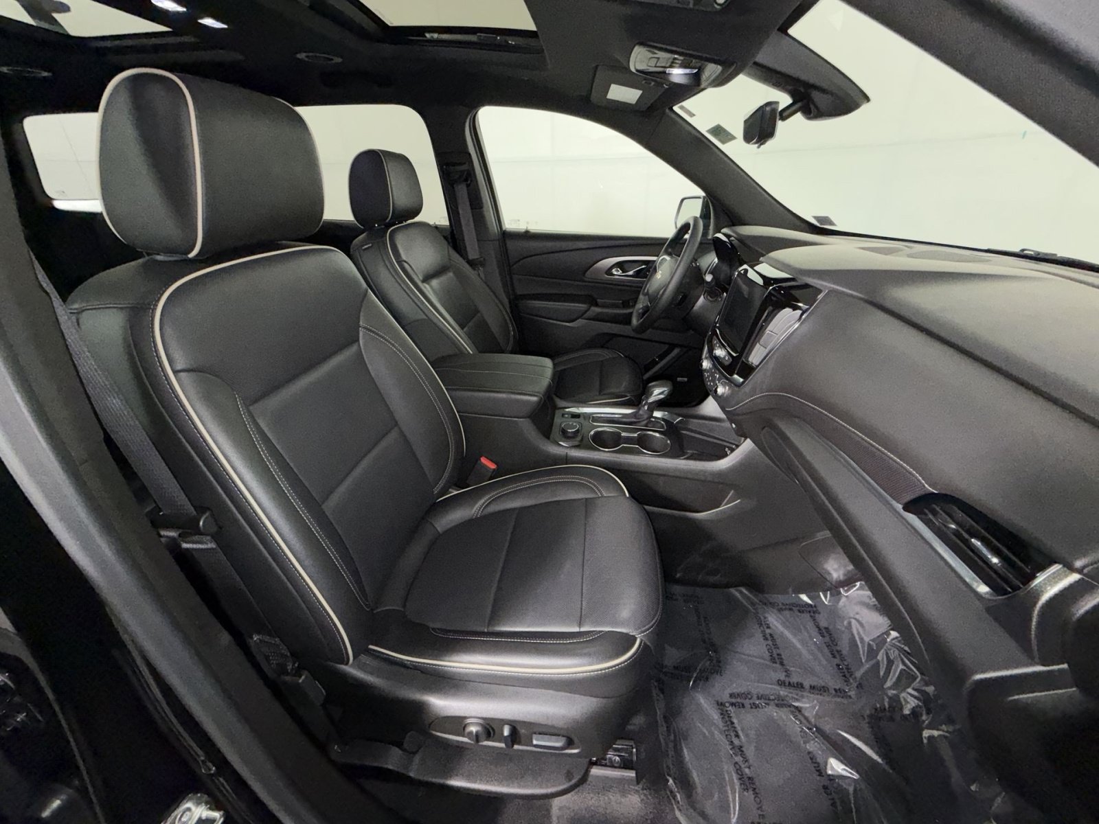 Used 2023 Chevrolet Traverse Premier FWD image 28