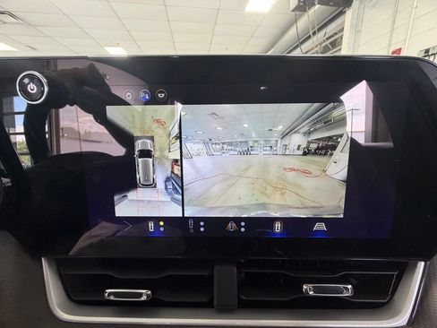 Used 2025 Chevrolet Equinox LT w/ Convenience Package II FWD image 27