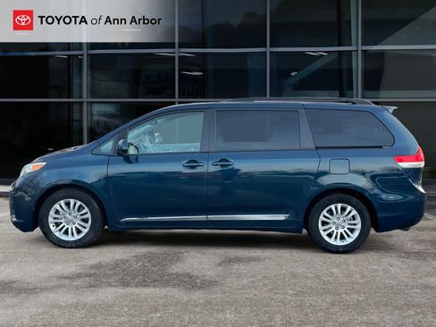 Used 2012 Toyota Sienna XLE image 9