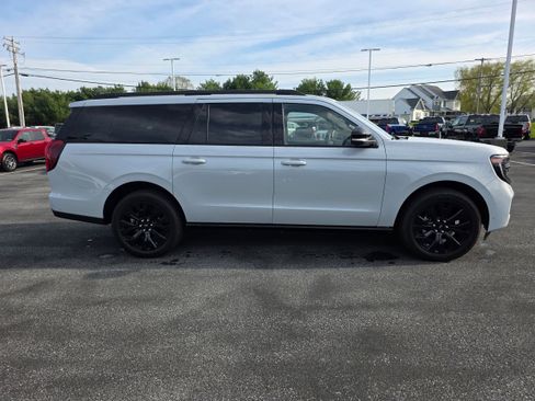 Certified 2025 Ford Expedition Max Platinum w/ Stealth Appearance Package AWD/4WD image 6