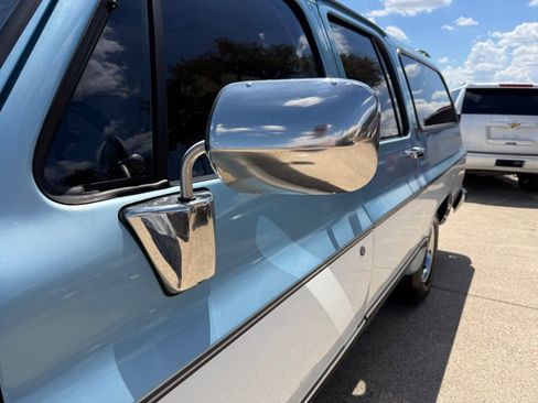 Used 1991 Chevrolet Suburban 2WD image 10