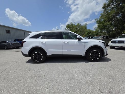 Used 2024 Kia Sorento S FWD image 3