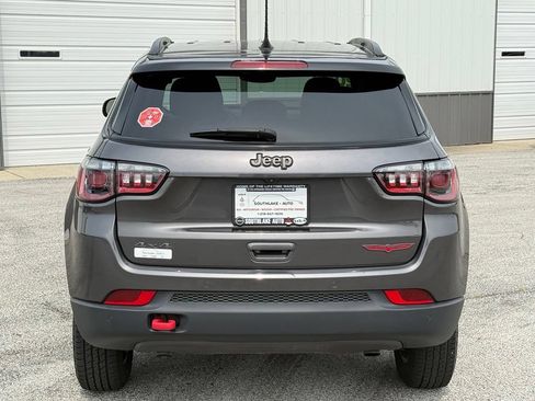 Used 2024 Jeep Compass Trailhawk w/ Trailhawk Convenience Group AWD/4WD image 7