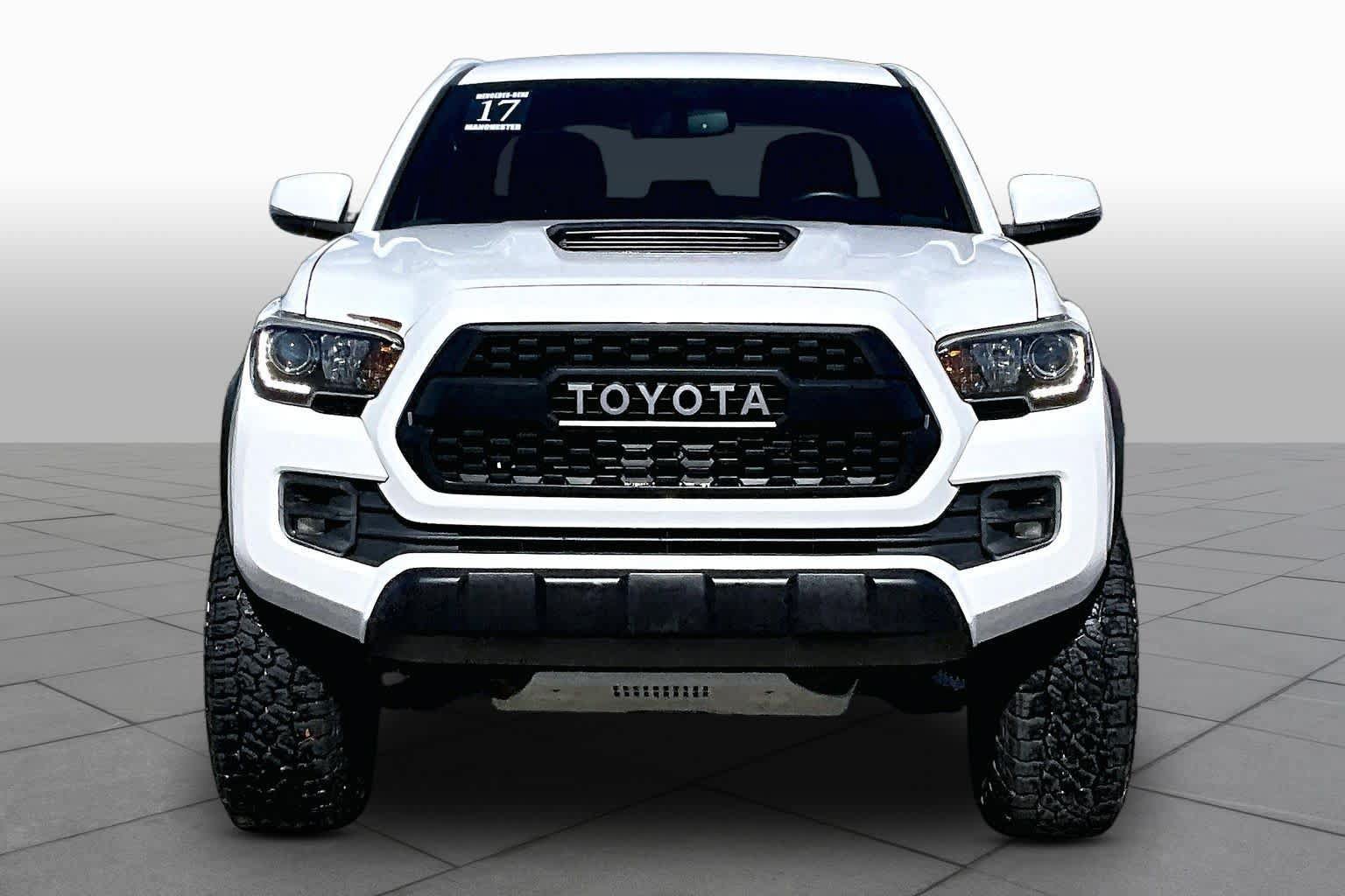 Used 2017 Toyota Tacoma TRD Pro AWD/4WD image 3