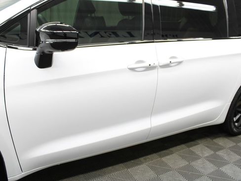 Used 2024 Chrysler Pacifica Touring-L w/ S Appearance Package AWD/4WD image 49