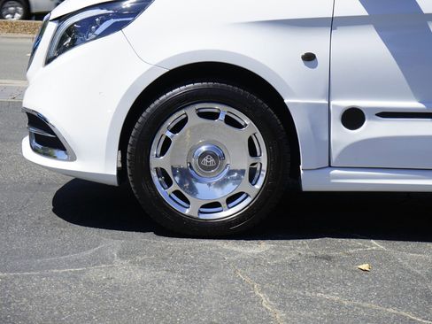 Used 2018 Mercedes-Benz Metris Passenger image 12