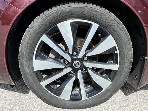 Used 2023 Nissan Sentra SV w/ SV Premium Package FWD image 12