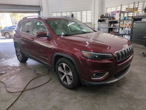 Used 2019 Jeep Cherokee Limited image 2