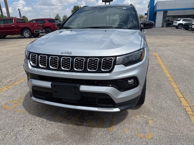 Used 2025 Jeep Compass Limited AWD/4WD image 4