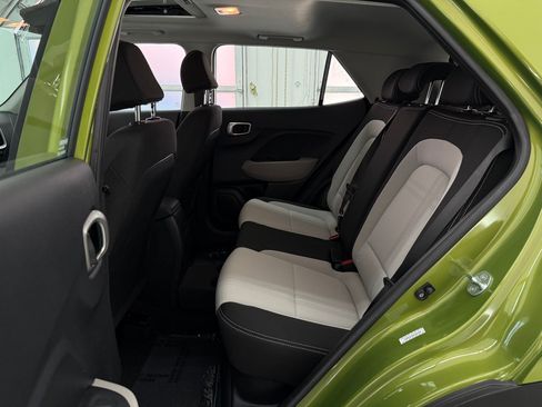 Used 2023 Hyundai Venue SEL FWD image 20