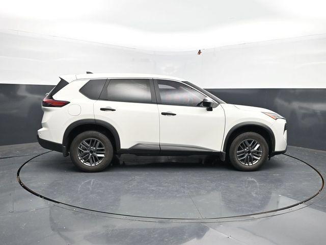 Used 2024 Nissan Rogue S AWD/4WD image 10