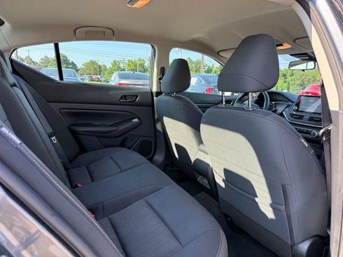 Used 2024 Nissan Altima 2.5 SV FWD image 17