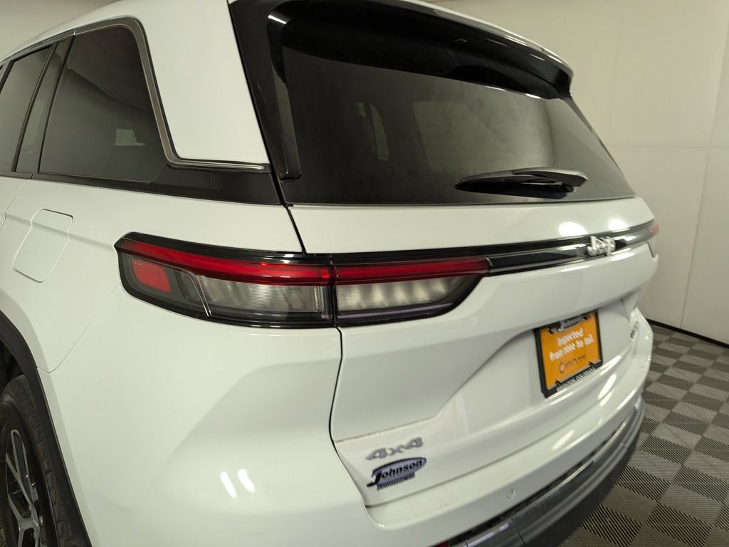 Certified 2025 Jeep Grand Cherokee Limited AWD/4WD image 14