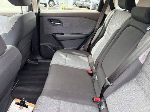 Used 2022 Nissan Rogue SV image 32