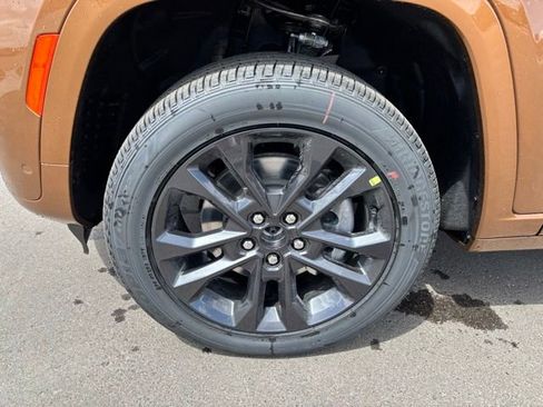New 2026 Jeep Grand Cherokee L Limited AWD/4WD image 9