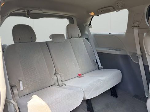 Used 2017 Toyota Sienna LE FWD image 16
