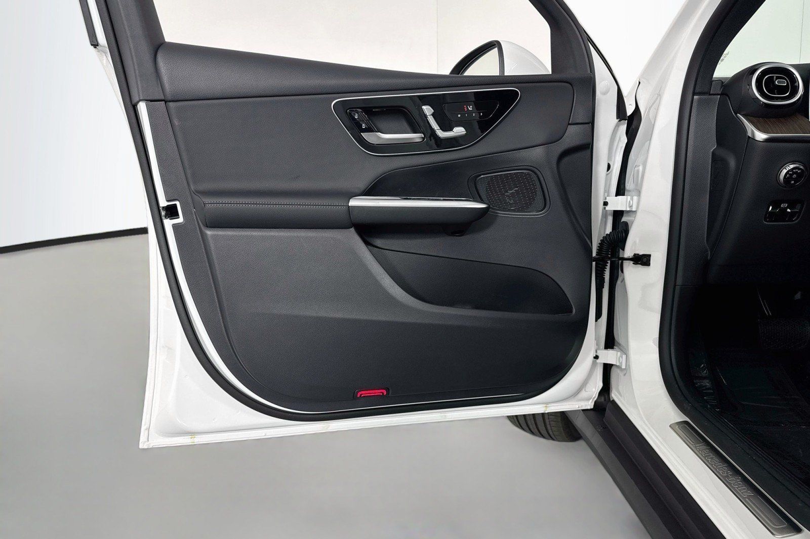 Certified 2026 Mercedes-Benz GLC 300 image 21
