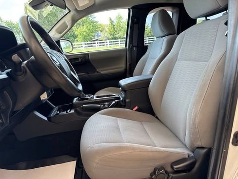 Used 2019 Toyota Tacoma SR AWD/4WD image 12