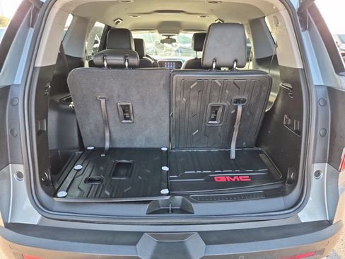 Used 2023 GMC Acadia SLT w/ Preferred Package FWD image 42