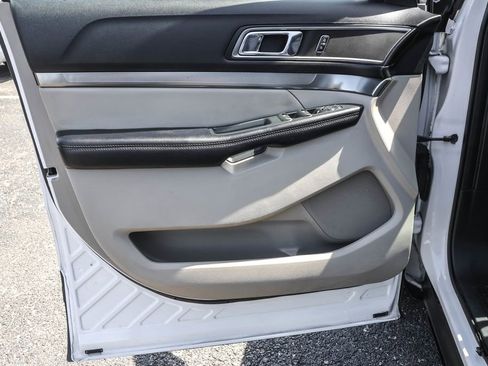 Used 2018 Ford Explorer XLT w/ Equipment Group 202A AWD/4WD image 30